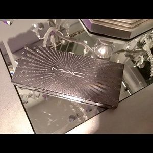 Beautiful Mac trio light makeup